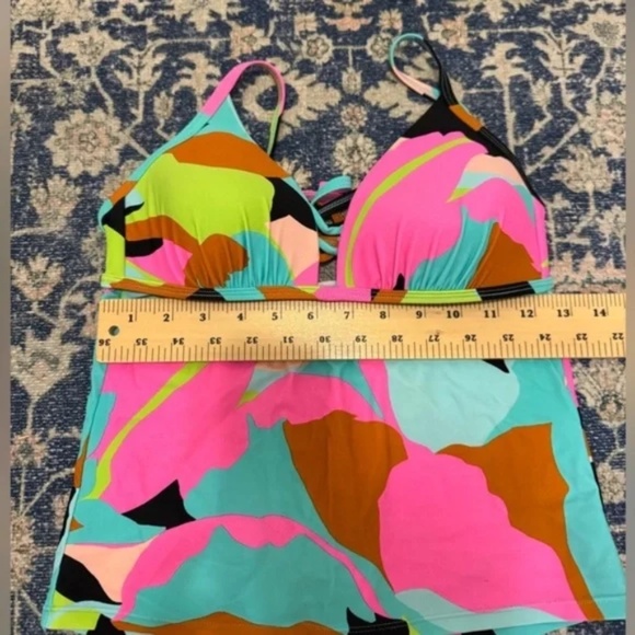 Hula Honey Colorful Camo Strappy V-Neck Tankini Swim Top – Size M - Picture 7 of 9